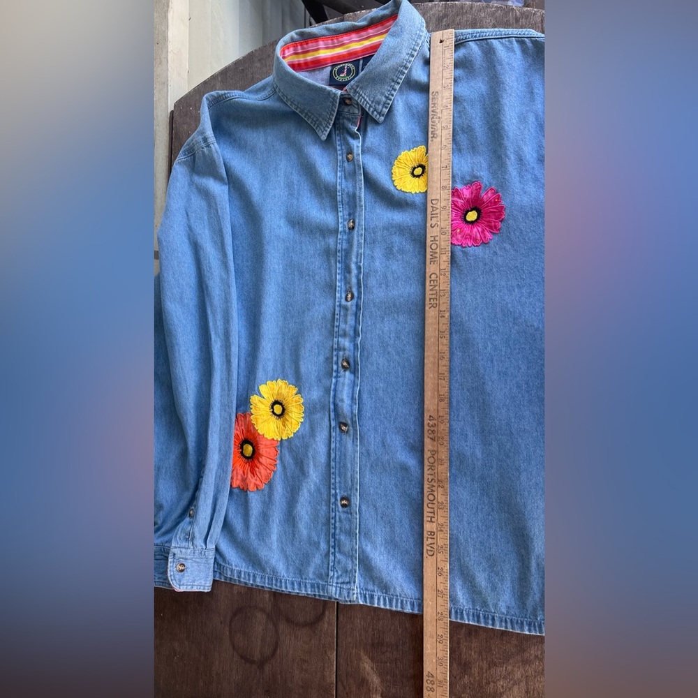 Lighthouse Apparel Womens XXL Denim Button Down Floral Appliqué Shirt Cute Cuffs - Picture 11 of 15